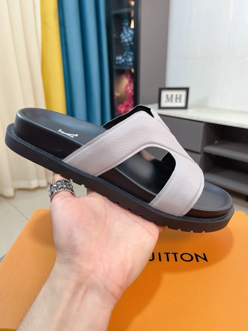 Men's shoes💰300🌹🌹【LV】Multi-color new men's slippers, original top quality version, original special cowhide cross pattern➕sheepskin inside and side, non-slip combined sole, more stable walking, more comfortable and lightweight, high-end and generous, size: 38~44